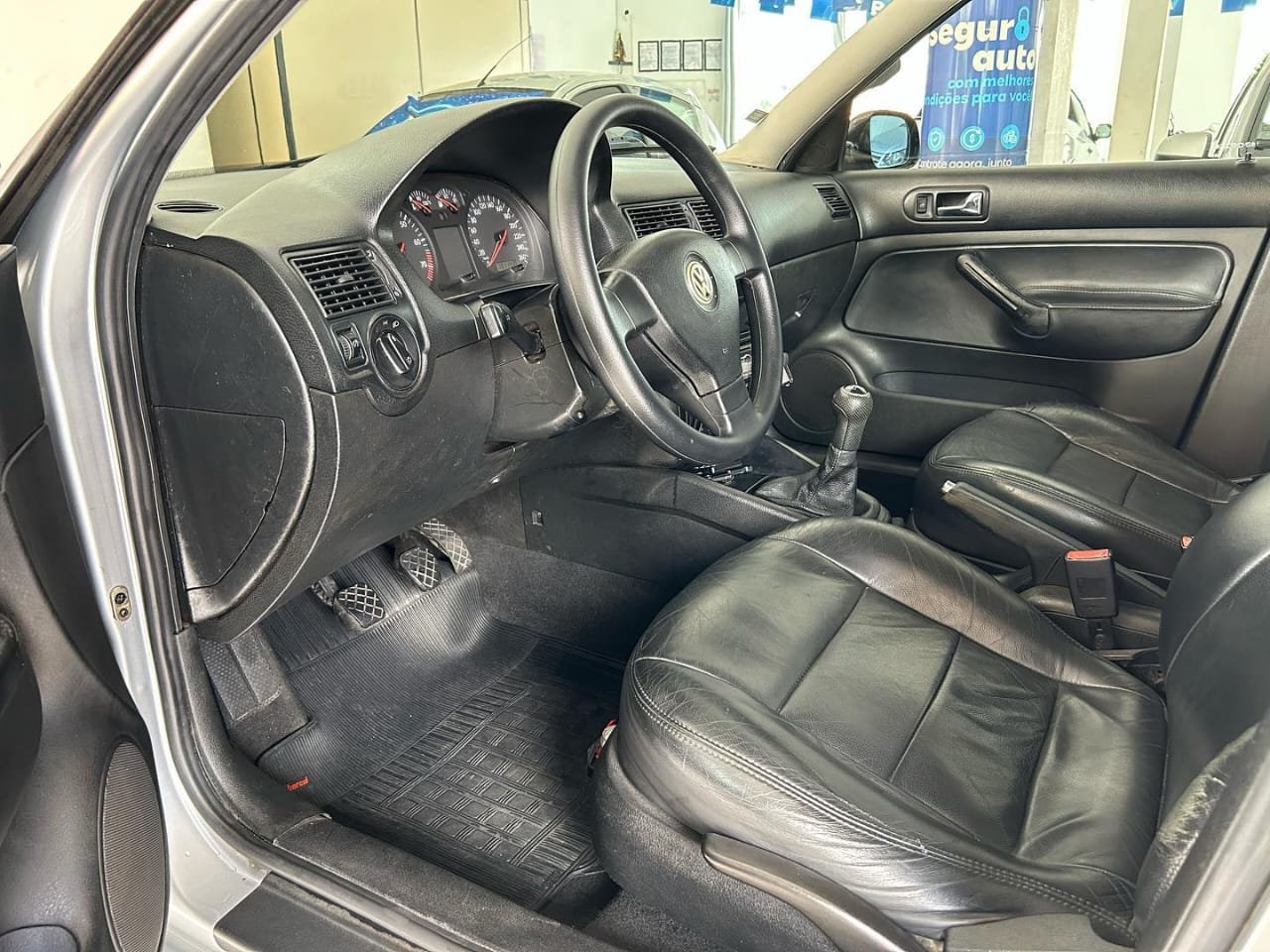 VOLKSWGEM GOLF 1.6 MI 8V